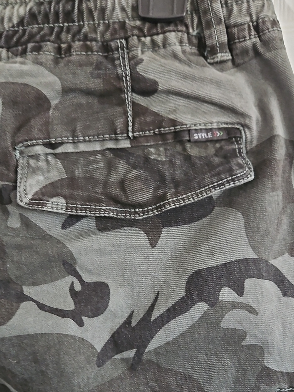 Men's Camo Cargo Pants - Green - Picture 5 of 11
